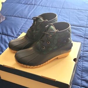 St. John's Bay Black and Green Ankle Boots
